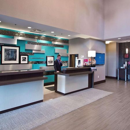 Hampton Inn & Suites Columbus/University Area Bagian luar foto