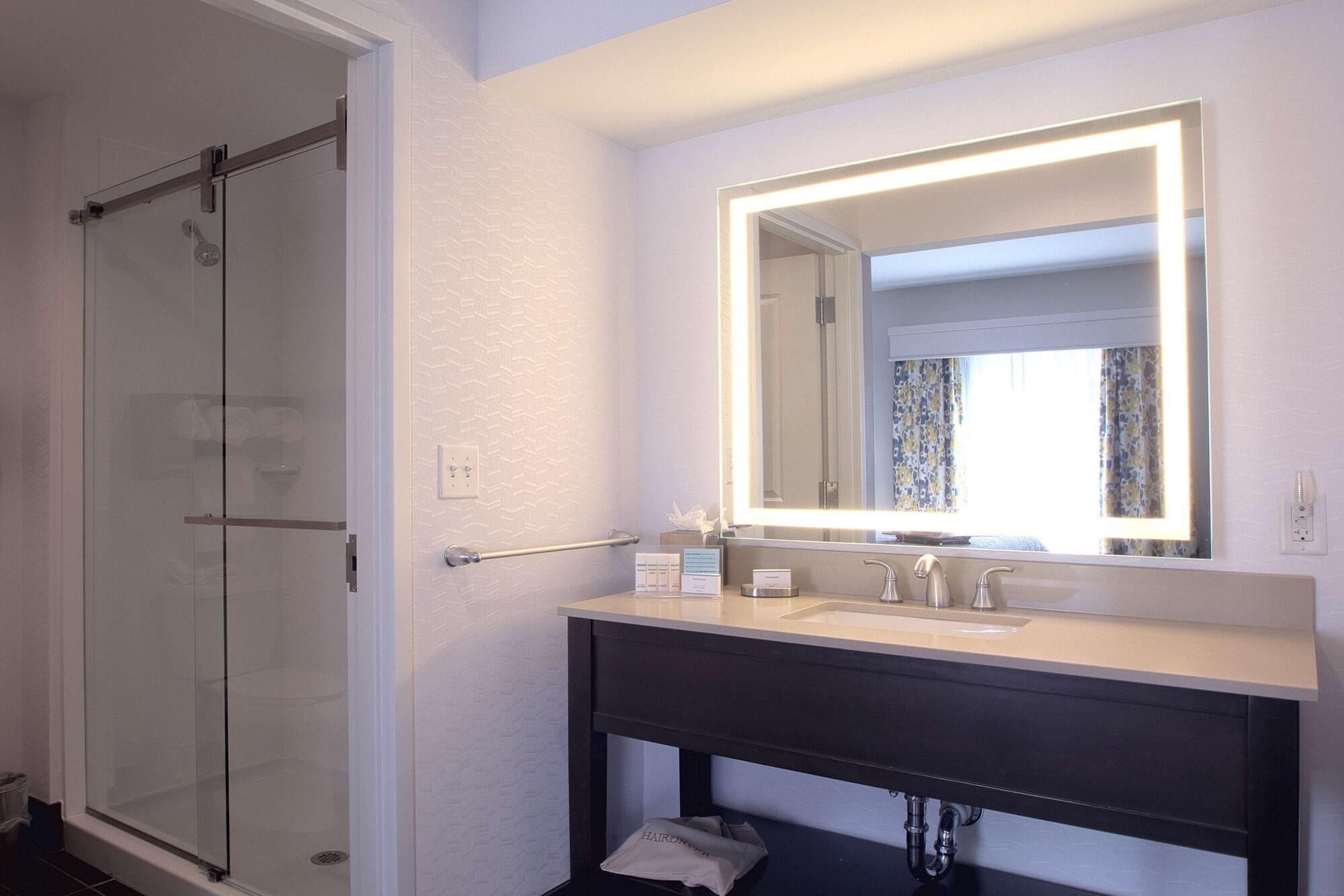 Hampton Inn & Suites Columbus/University Area Bagian luar foto