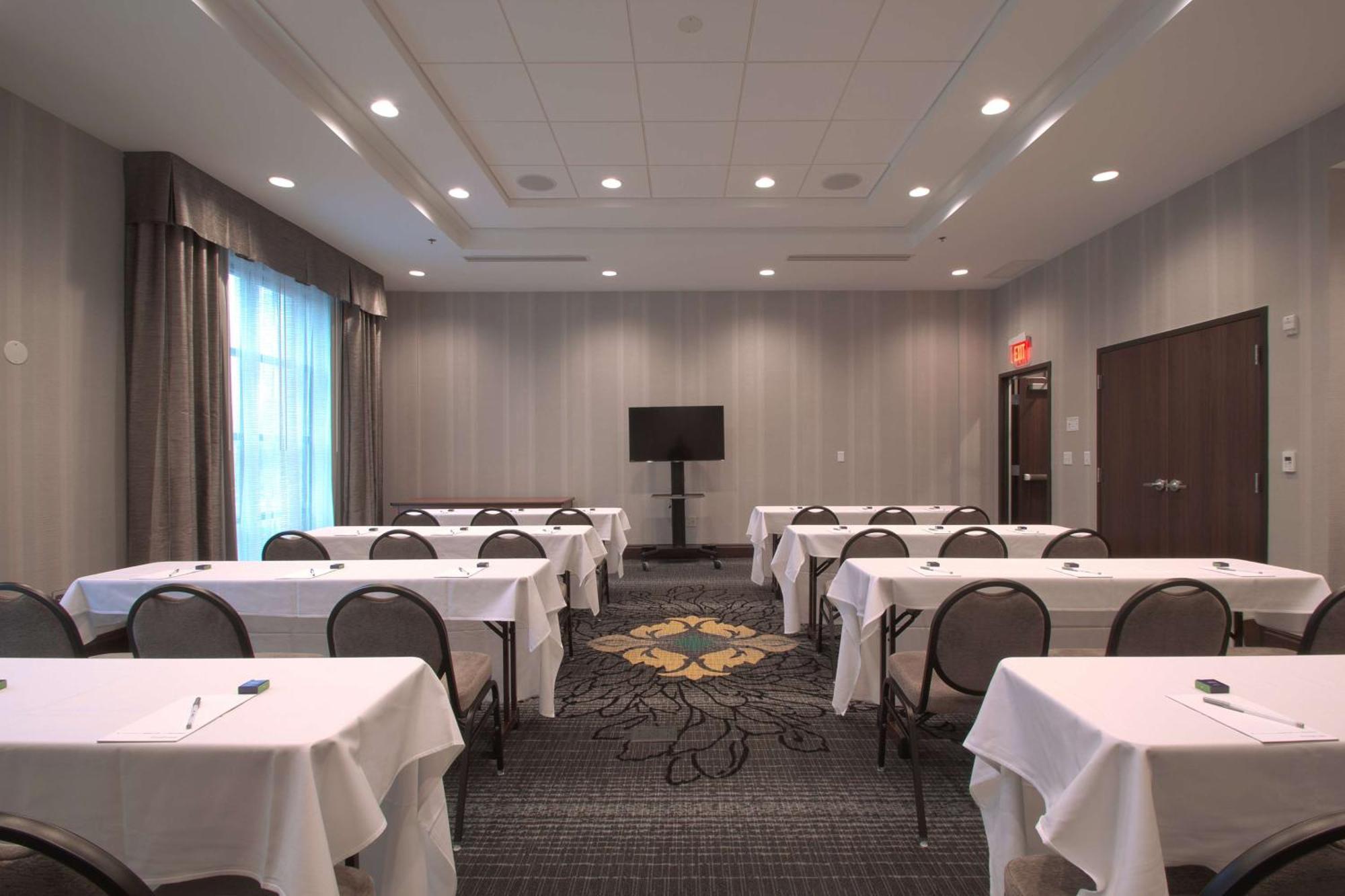 Hampton Inn & Suites Columbus/University Area Bagian luar foto