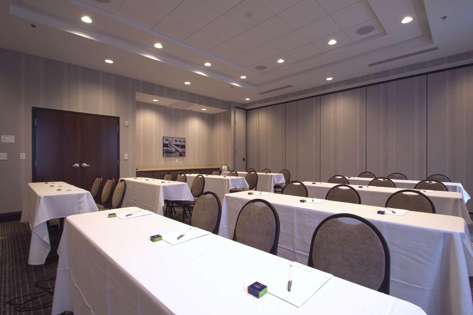 Hampton Inn & Suites Columbus/University Area Bagian luar foto
