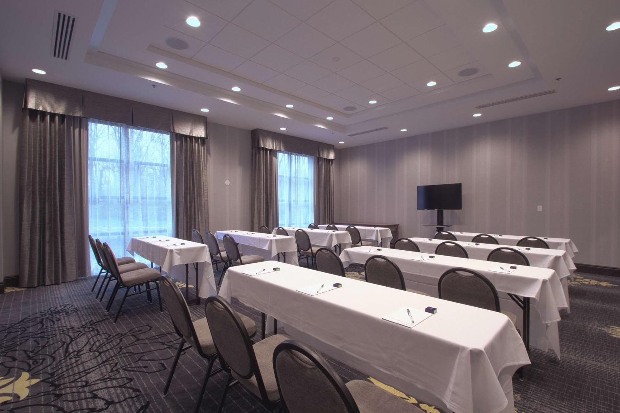 Hampton Inn & Suites Columbus/University Area Bagian luar foto