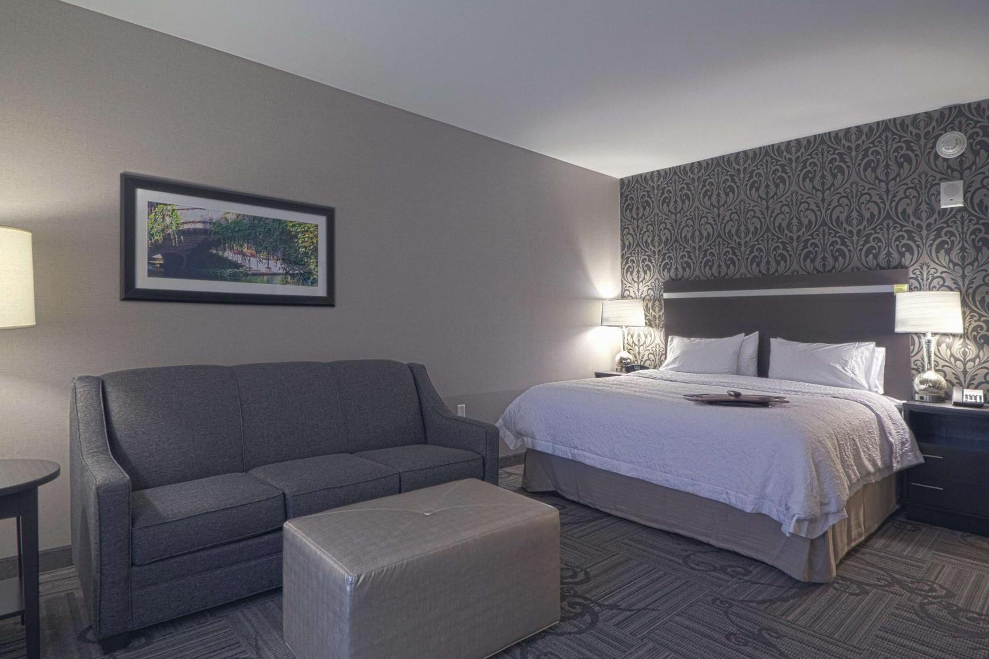 Hampton Inn & Suites Columbus/University Area Bagian luar foto