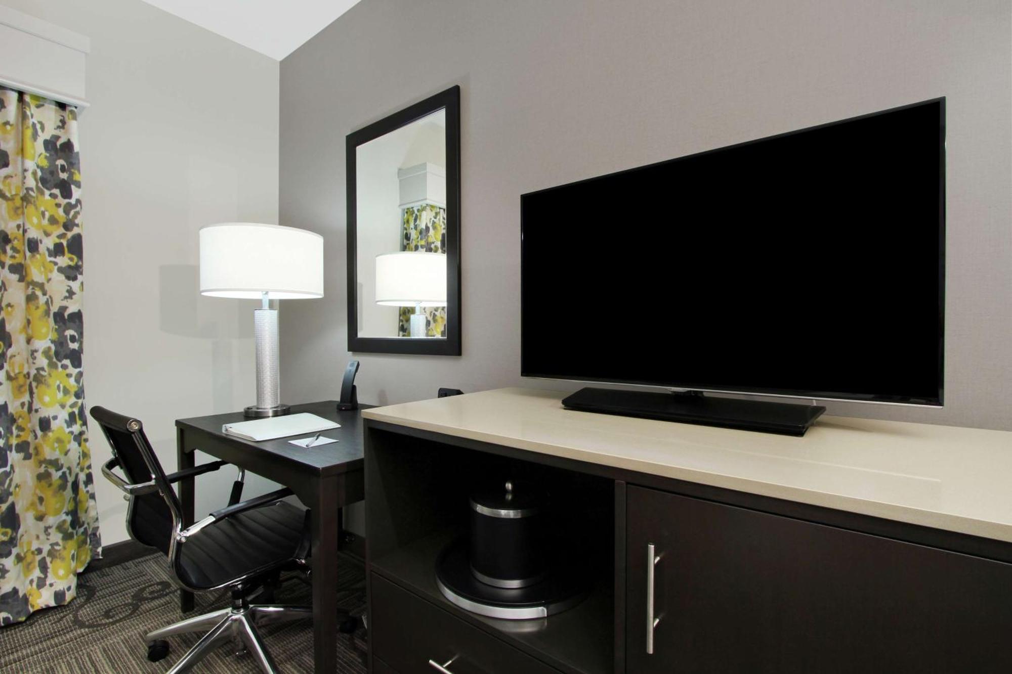 Hampton Inn & Suites Columbus/University Area Bagian luar foto