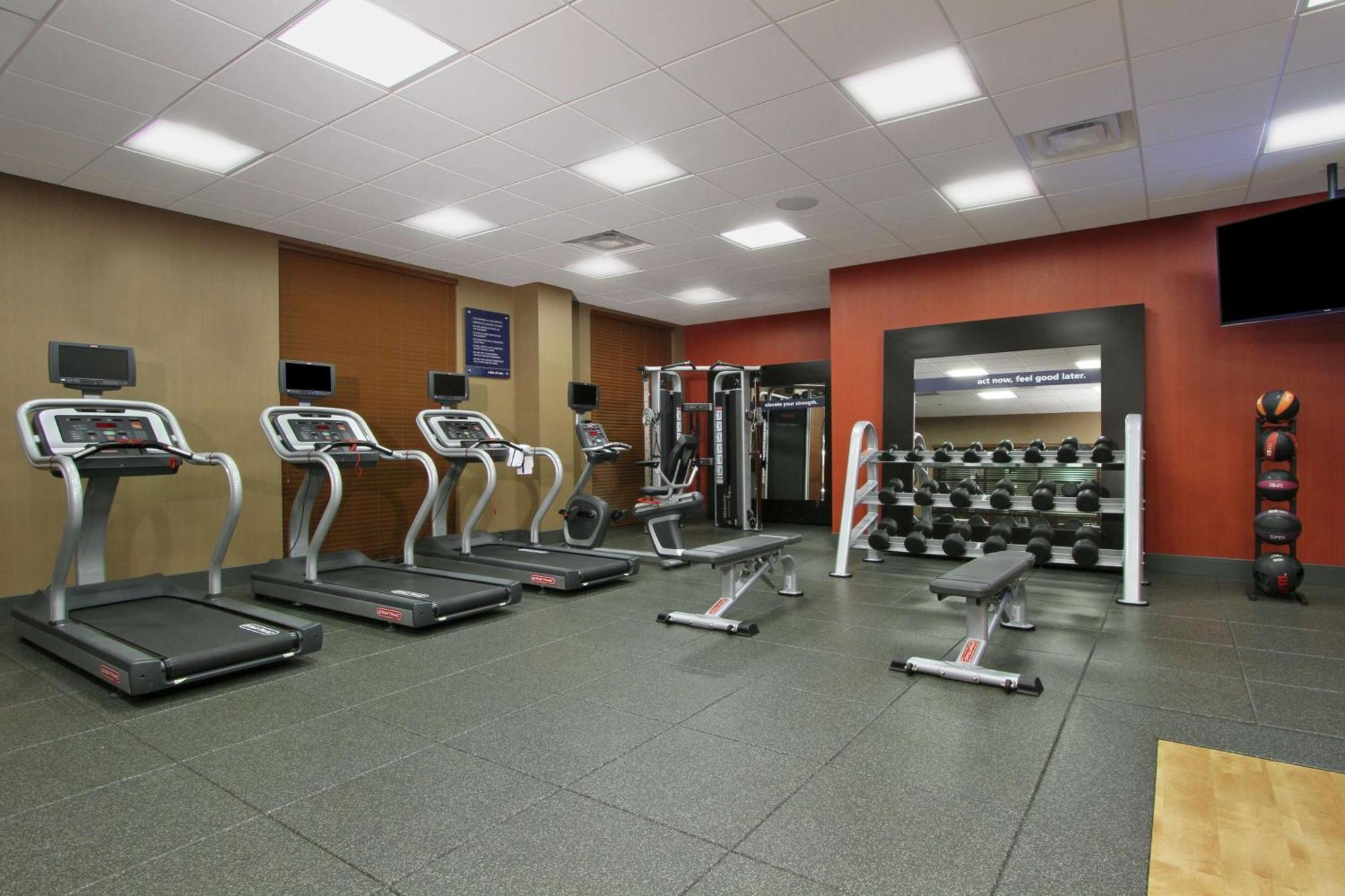 Hampton Inn & Suites Columbus/University Area Bagian luar foto