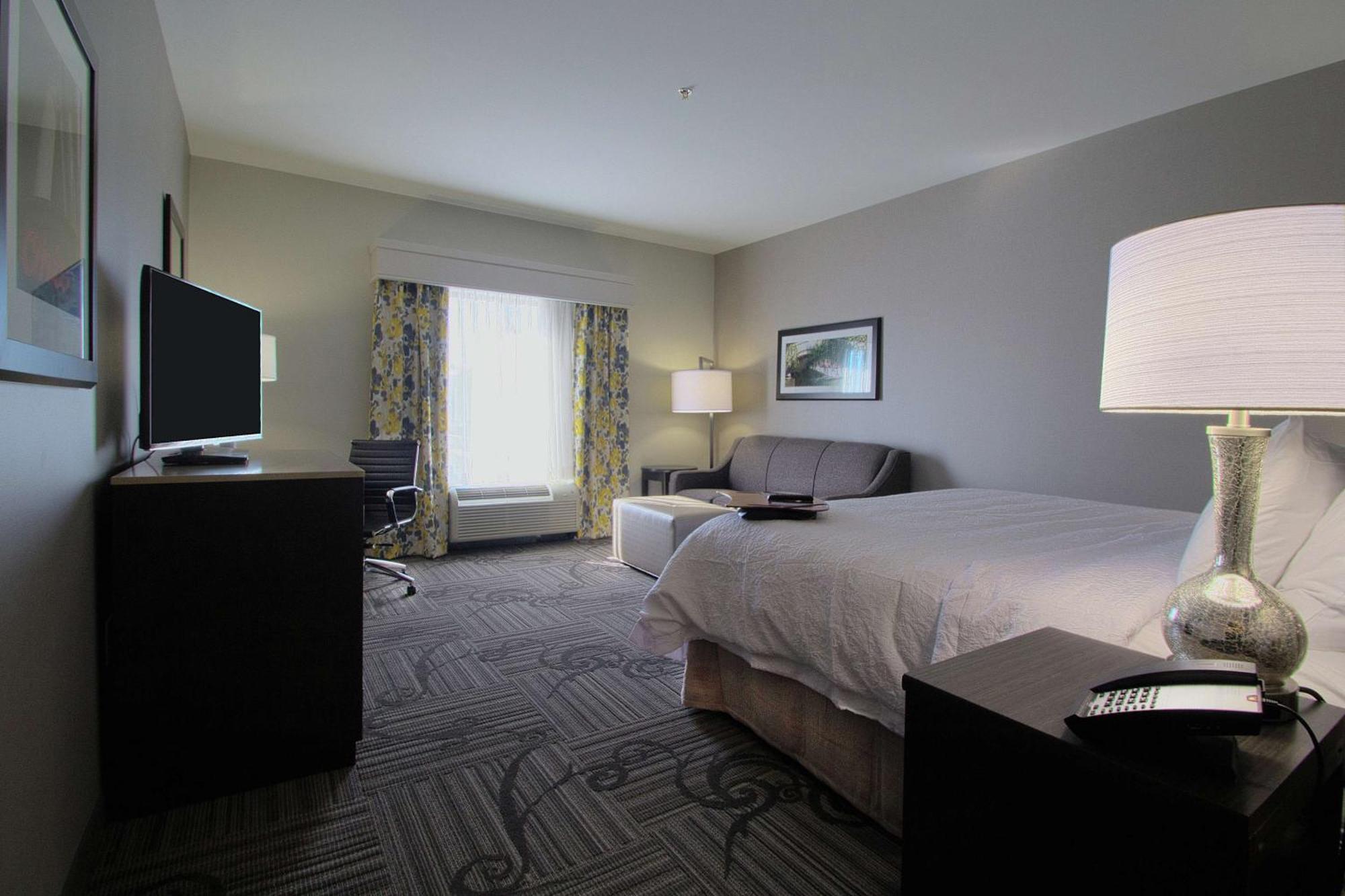 Hampton Inn & Suites Columbus/University Area Bagian luar foto