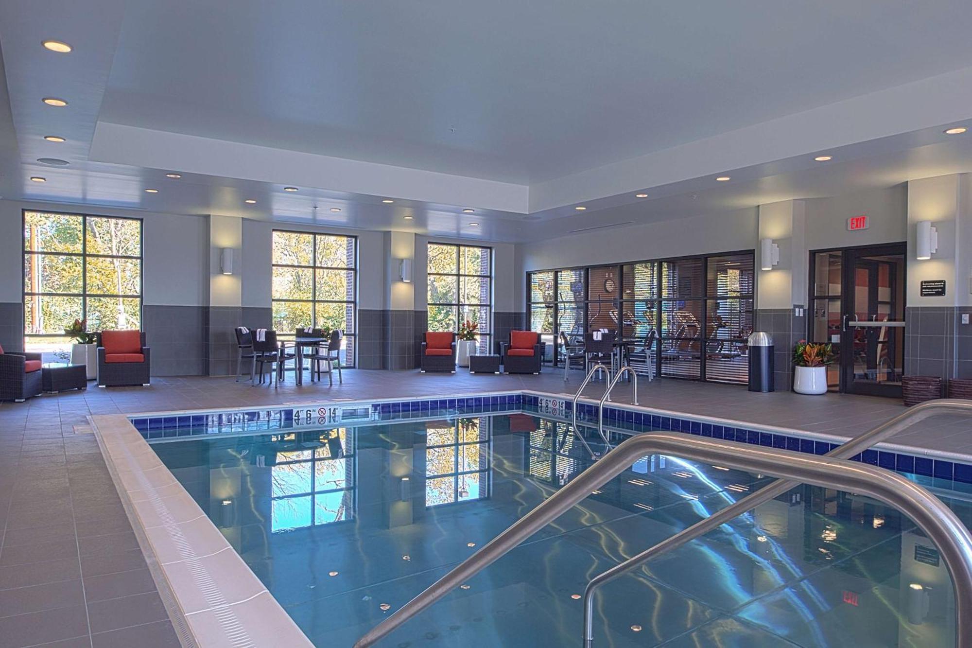Hampton Inn & Suites Columbus/University Area Bagian luar foto