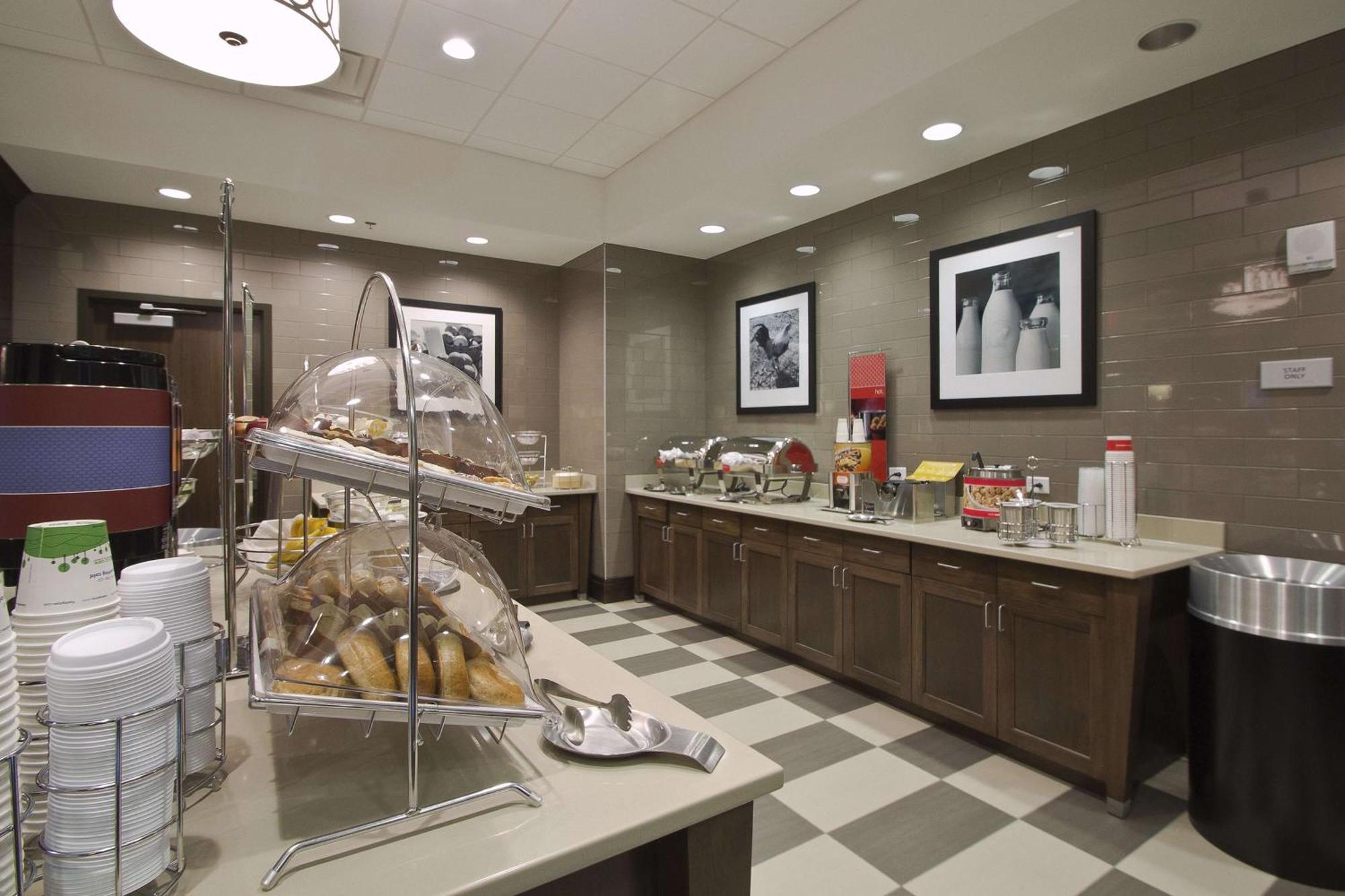 Hampton Inn & Suites Columbus/University Area Bagian luar foto