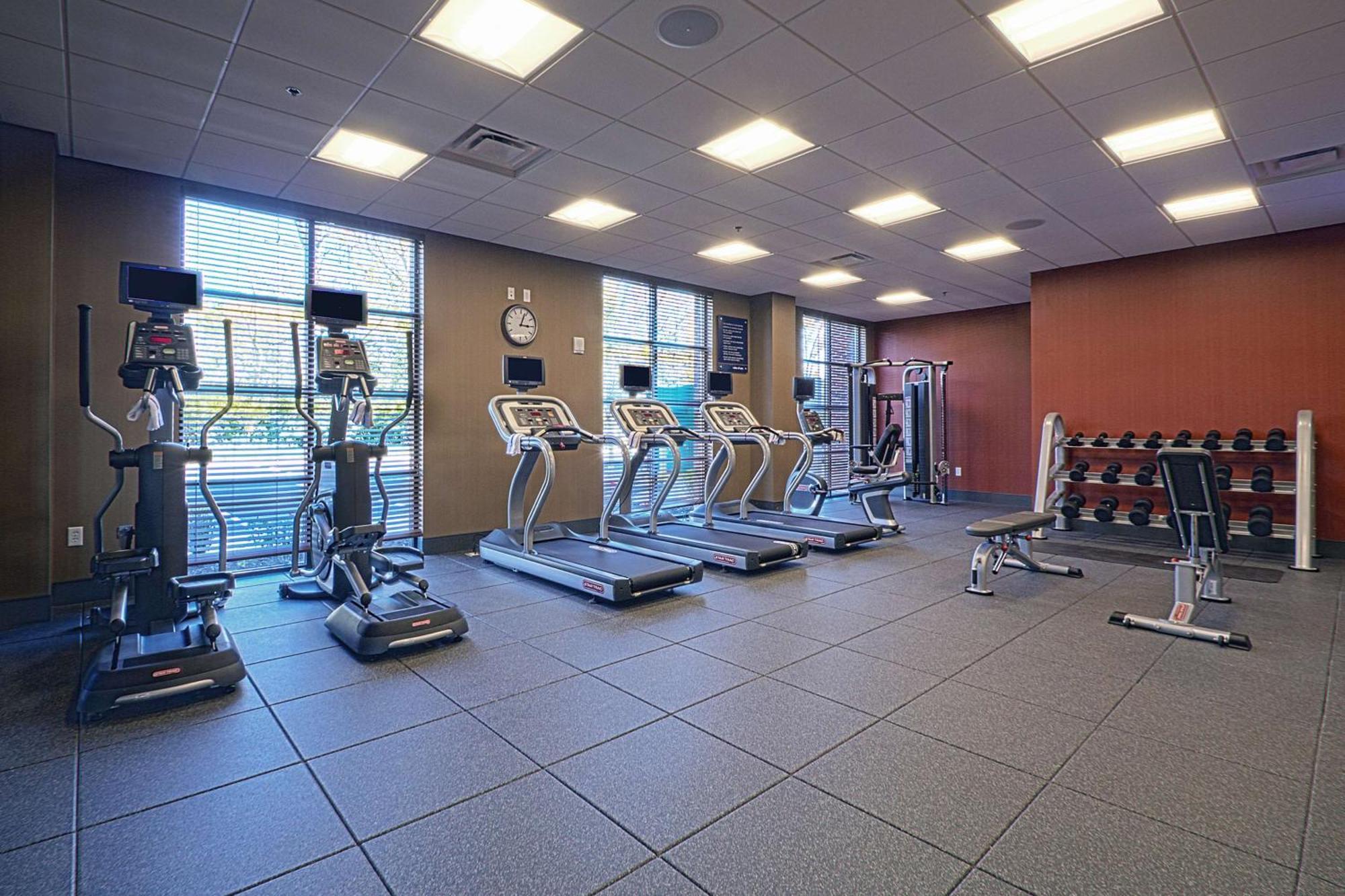 Hampton Inn & Suites Columbus/University Area Bagian luar foto