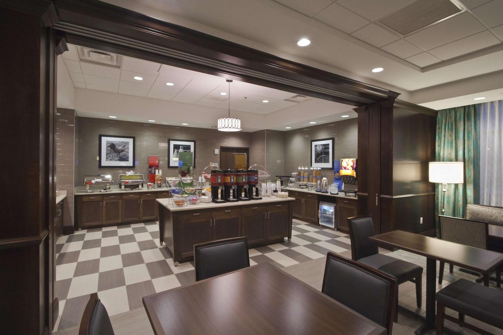 Hampton Inn & Suites Columbus/University Area Bagian luar foto