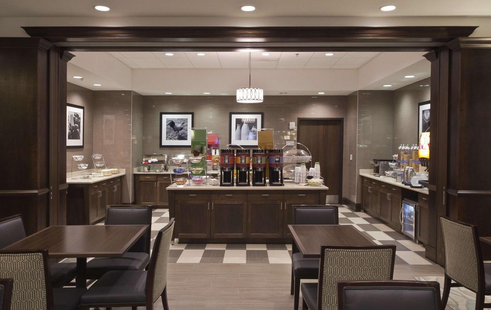 Hampton Inn & Suites Columbus/University Area Bagian luar foto