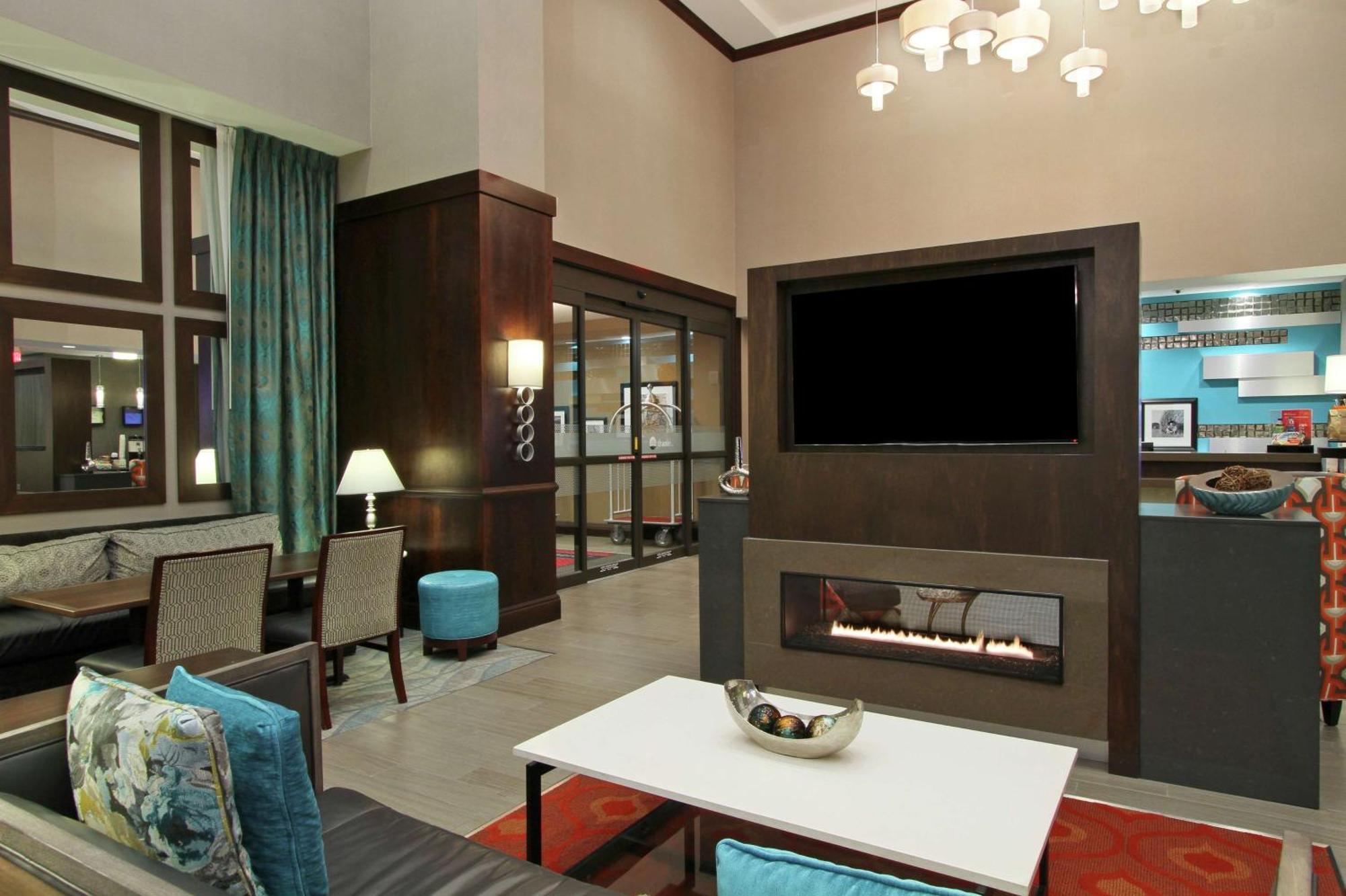 Hampton Inn & Suites Columbus/University Area Bagian luar foto