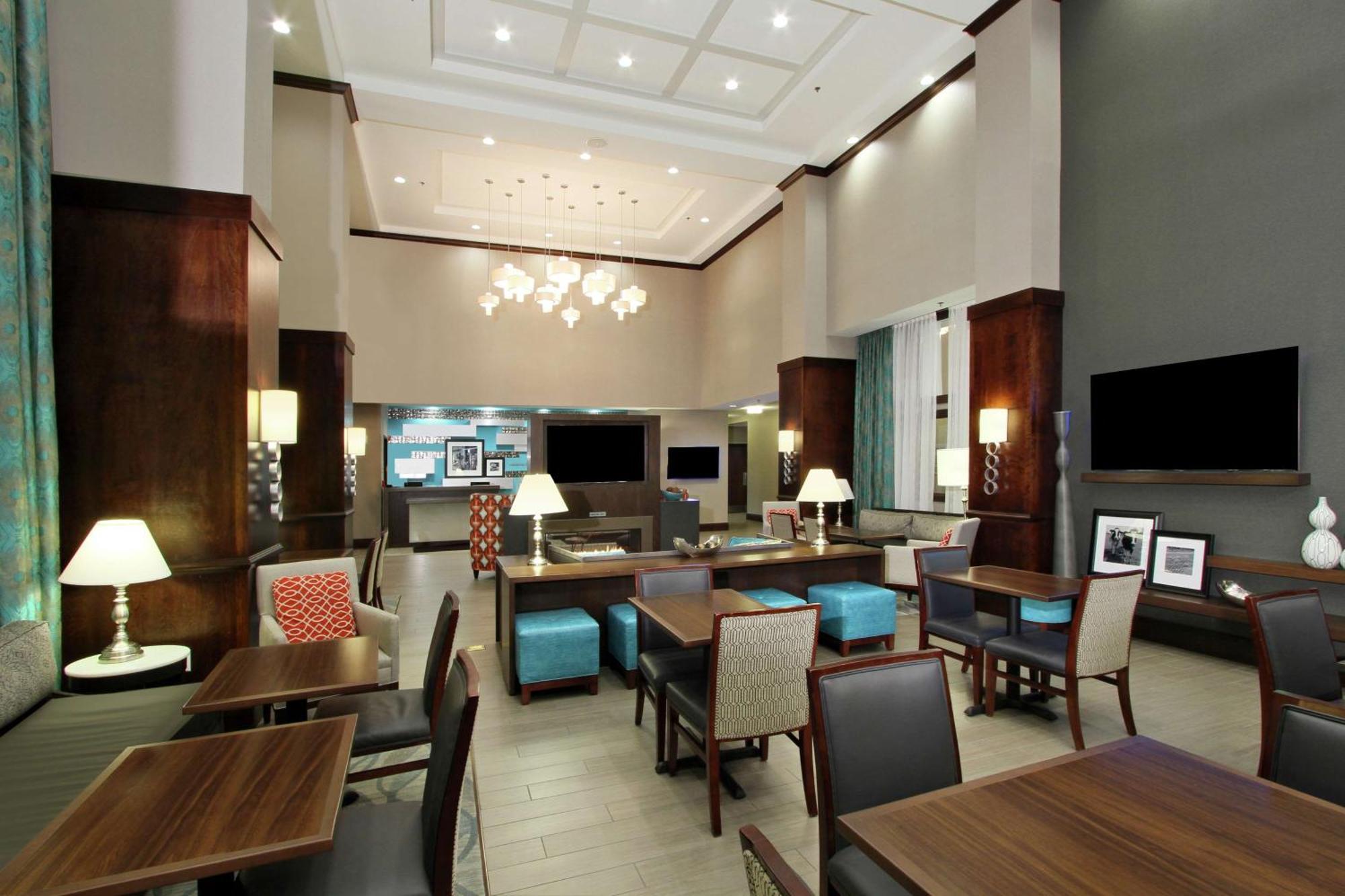 Hampton Inn & Suites Columbus/University Area Bagian luar foto