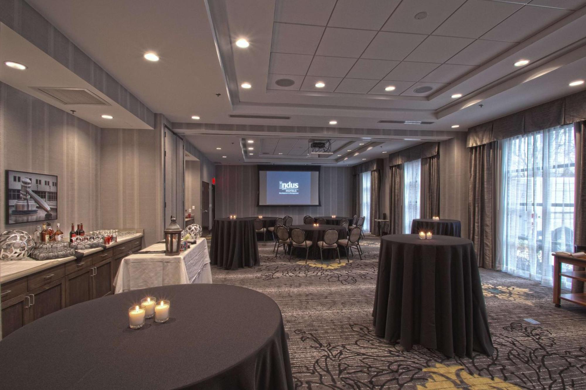 Hampton Inn & Suites Columbus/University Area Bagian luar foto