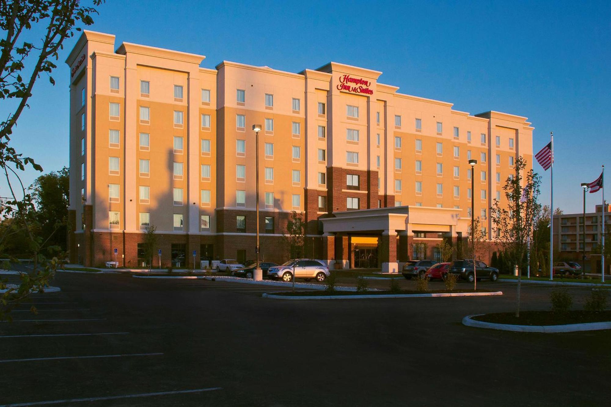 Hampton Inn & Suites Columbus/University Area Bagian luar foto