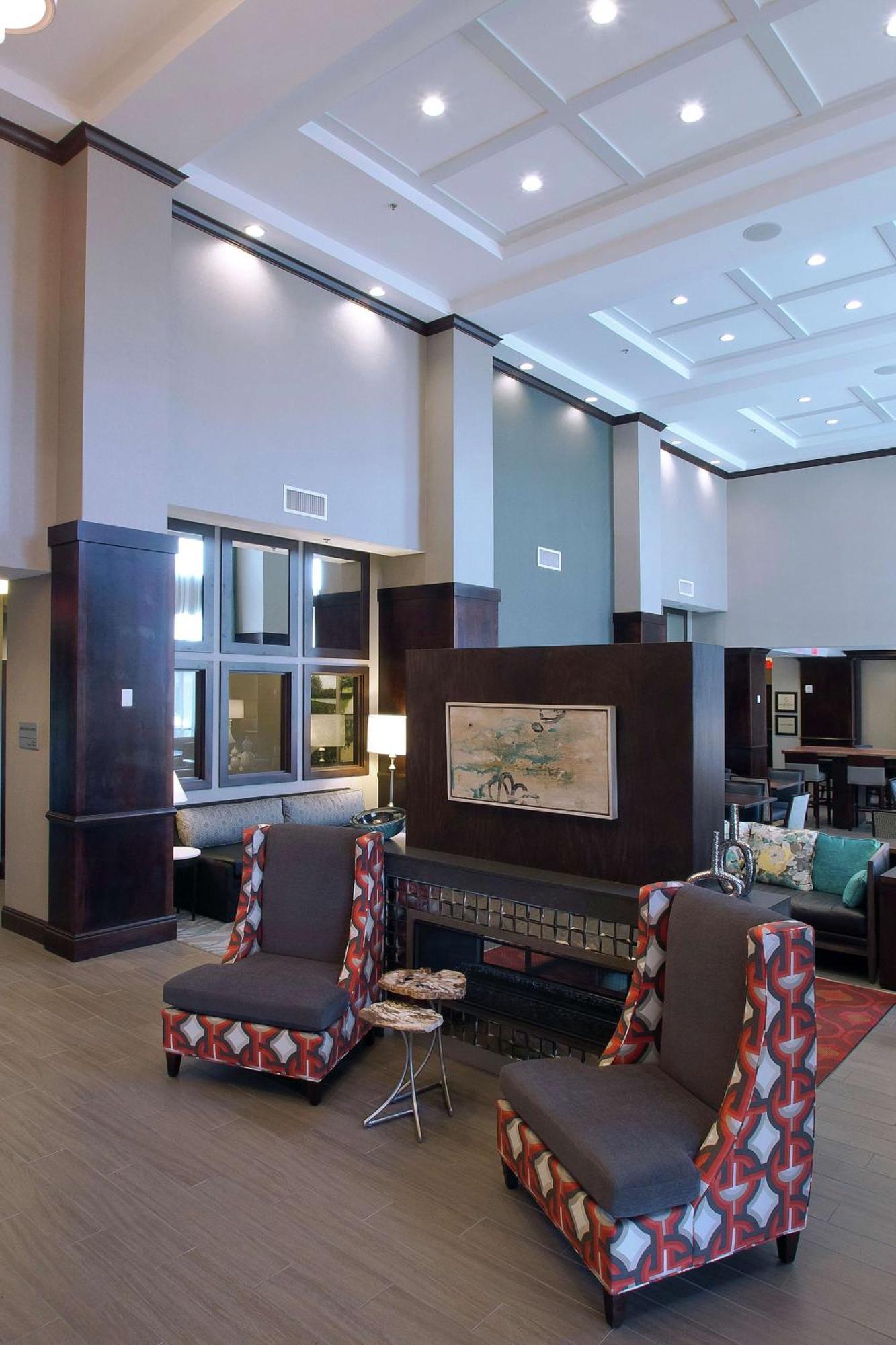 Hampton Inn & Suites Columbus/University Area Bagian luar foto