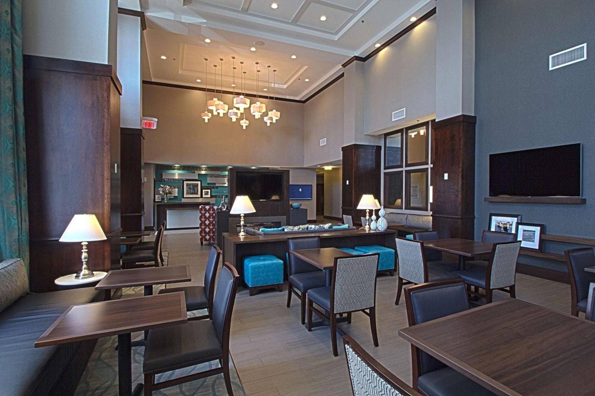 Hampton Inn & Suites Columbus/University Area Bagian luar foto