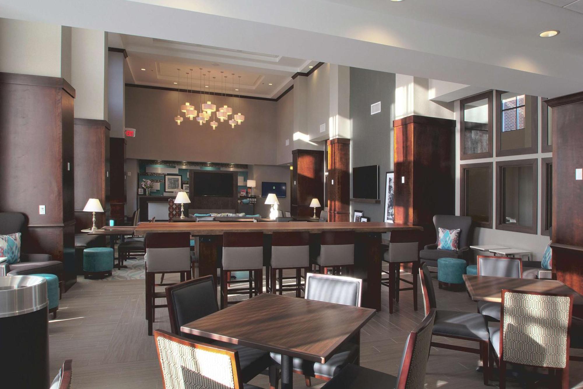 Hampton Inn & Suites Columbus/University Area Bagian luar foto